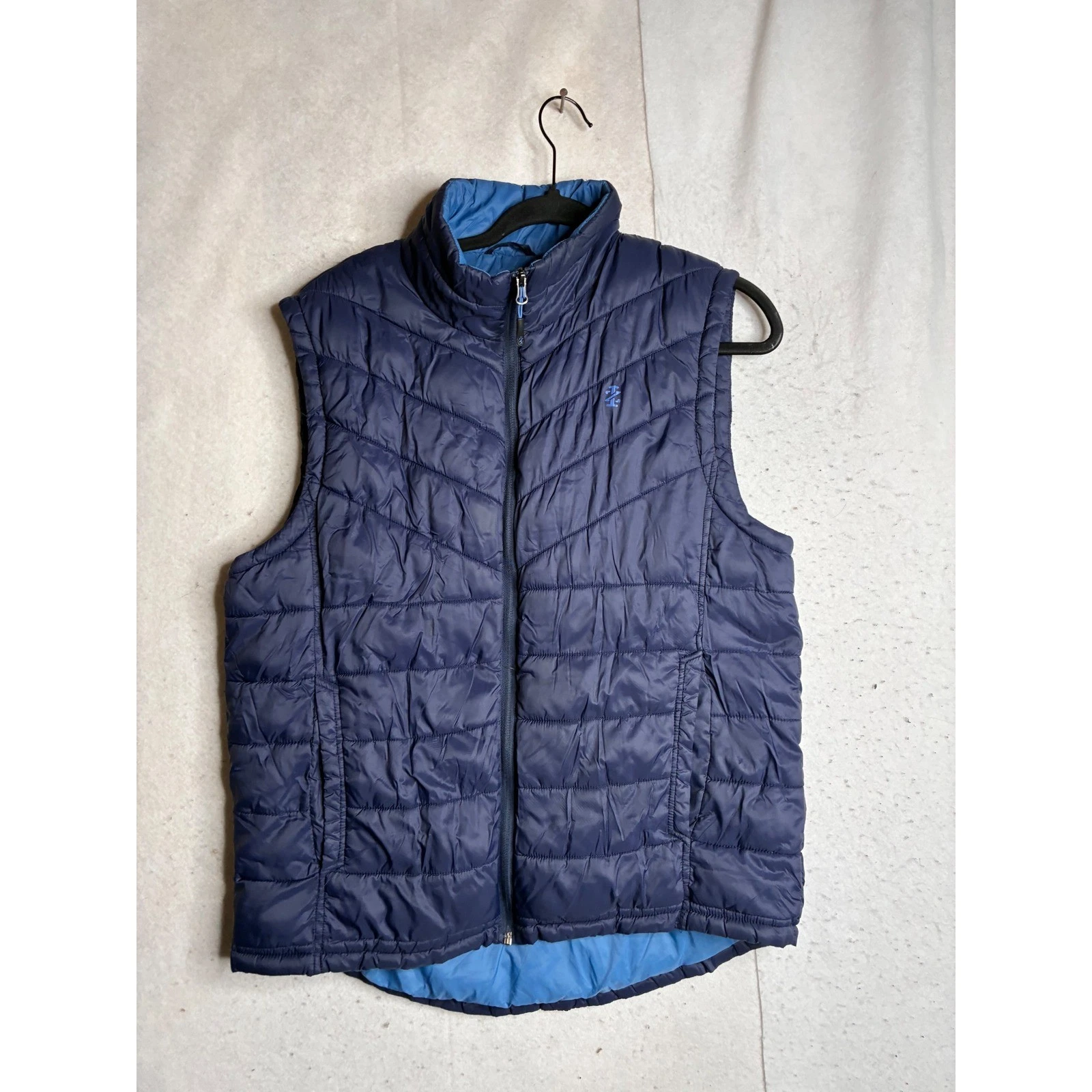IZOD Mens Navy Blue Quilted Puffer Vest Full Zip Lightweight Size Medium
Opens in a new window or ta