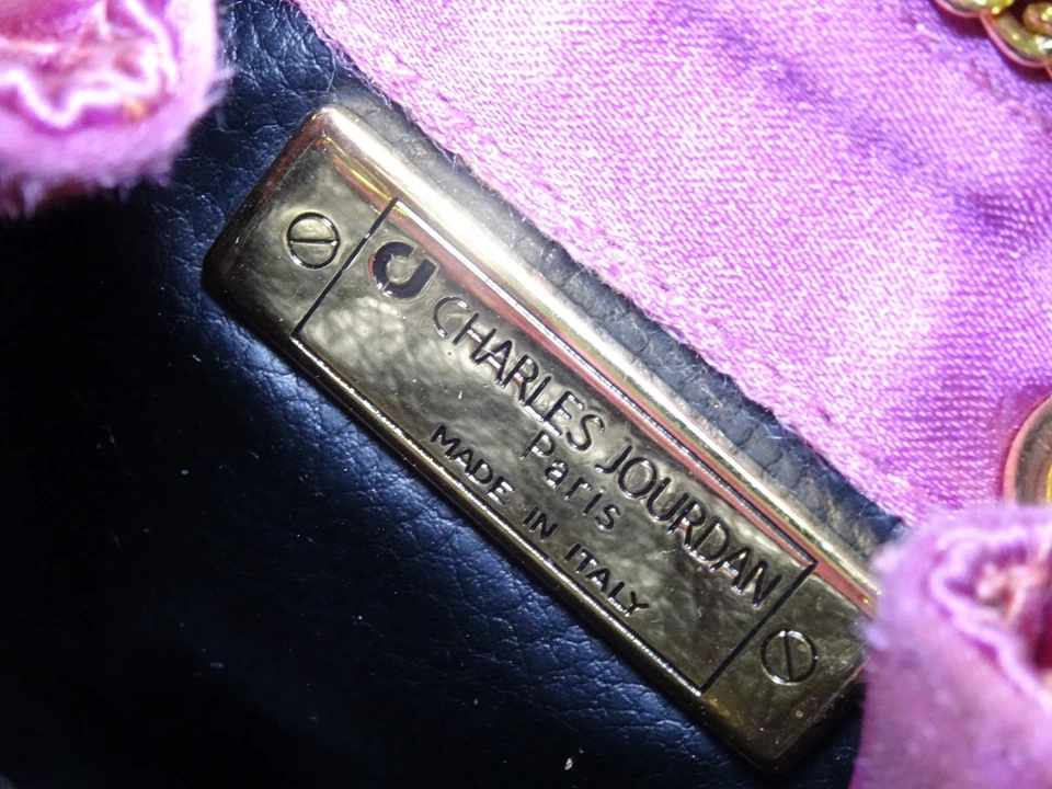 MINI BOLSO DE MANO ACOLCHADO ROSA CHARLES JOURDAN AÑOS 70 VINTAGE con CORREA DE ESLABONES DE CADENA DE LATÓN Foto 2 de 4