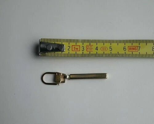 Cerniere in oro per l'hobby del cucito