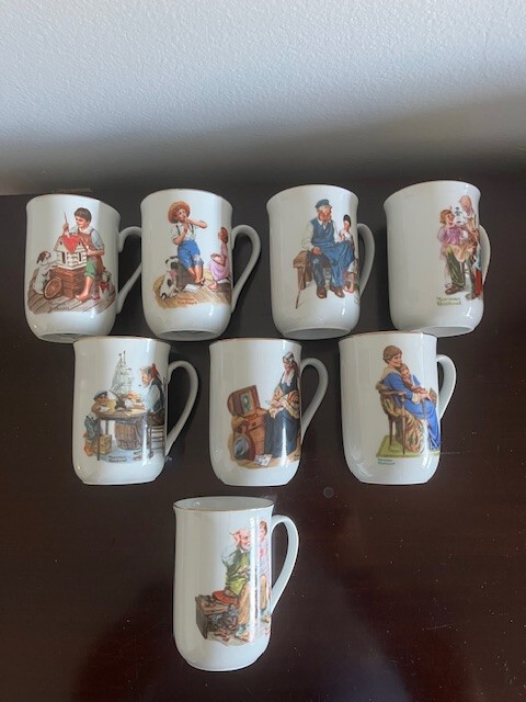 1982 NORMAN ROCKWELL / SET OF 8 MUSUEM MUGS / GOLD RIMMED