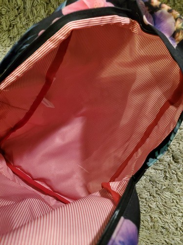 HERSCHEL Clásico Piña Negra - MALIBU RON PROMO Mochila Estuche de Lápices de Bonificación  - Imagen 8 de 9