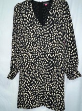 MSRP $109 Vince Camuto V-Neck Fit And Flare Dress Size 8P (See DETAILS)