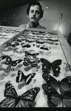 1976 Press Photo Milwaukee museum curator Allen M. Young with his butterflies