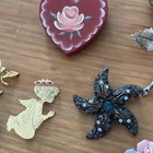 Mixed Lot 14 Brooches Pins Hearts Flowers Angels Ladybug Anchor Starfish Burst — photo 6