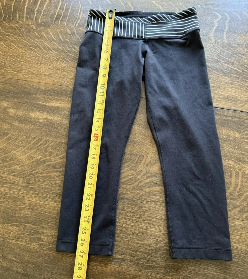 Leggings recortados Lululemon para mujer talla 6/8 negros a rayas cintura 19,5" entrepierna Foto 4 de 4