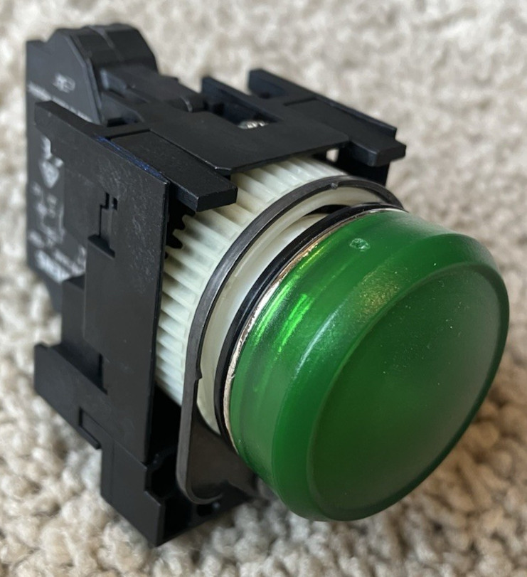Siemens 22 mm Green Indicator Light 3SU1401-1BB40-3AA0 **qty**