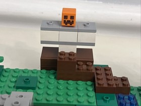 Lego (21123) Minecraft - The Iron Golem Alex Zombie