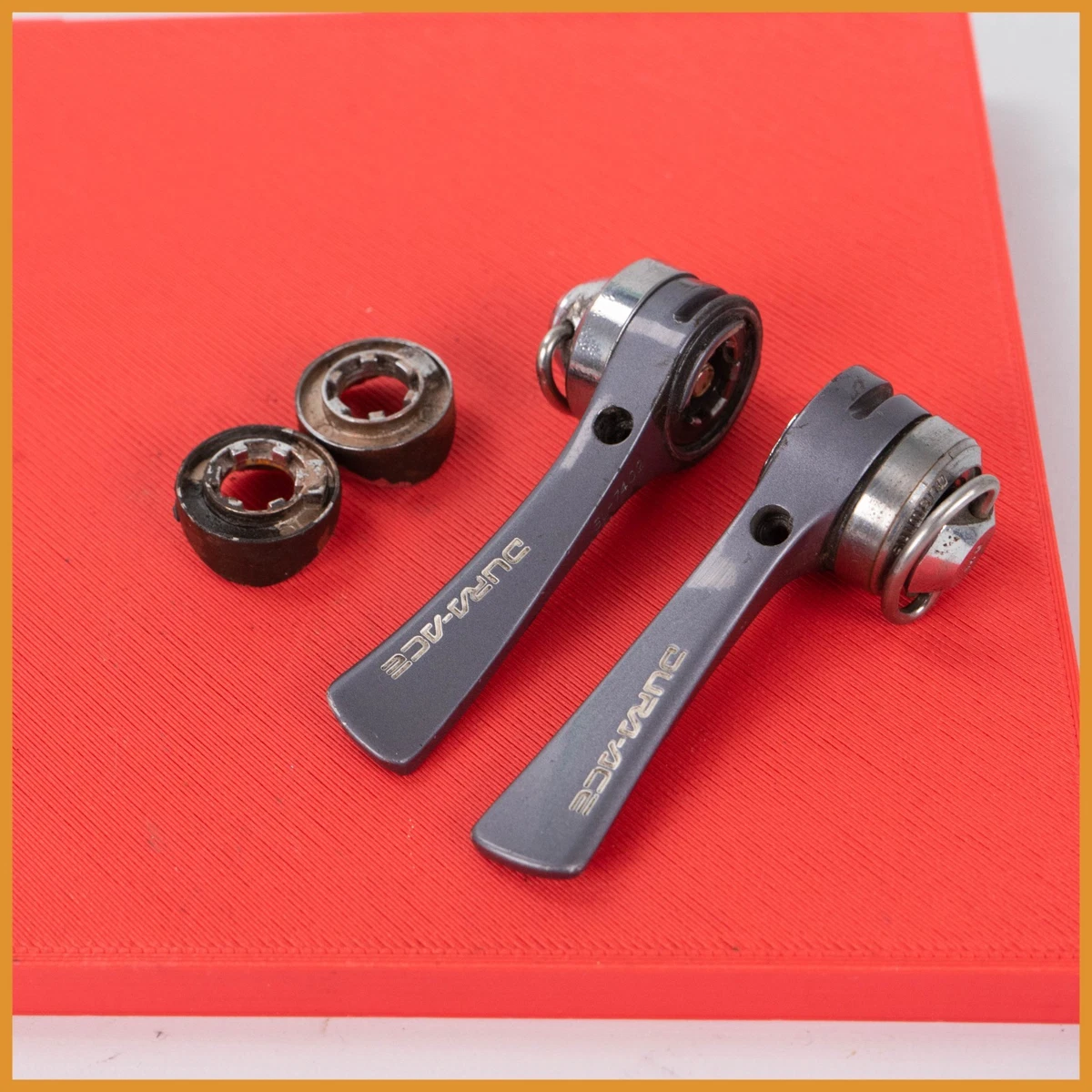 MANETTES DE VITESSES SHIMANO 600 7s SL 6400 (Ref 466) EUR 30,30 - FR
