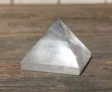 NATURAL CLEAR QUARTZ MEDIUM GEMSTONE PYRAMID 27-30mm