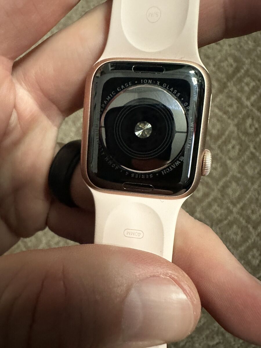 Apple Watch Series 4 Aluminum Pink Sand Sport Band 40 MM GPS Apple Watch Series 4 Aluminum Pink Sand Sport Band 40 MM GPS
