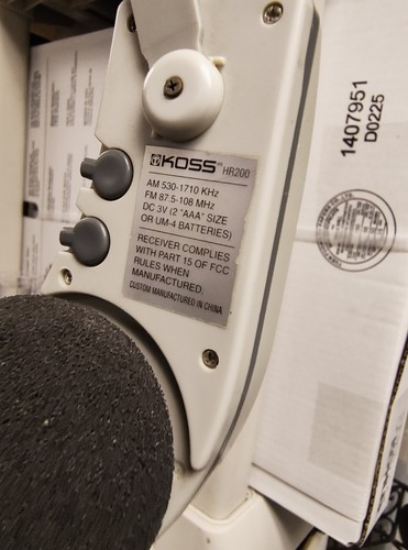 KOSS HR200 Tracker Water Resistant DBBS AM/FM Digital Radio Headphones As Is - Picture 7 of 7