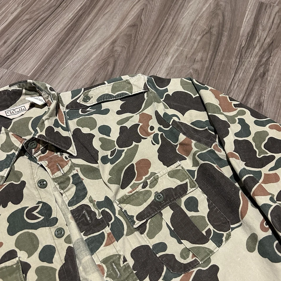 Camisa vintage Walls Duck camuflada con botones mediana hecha en EE. UU. Foto 3 de 4