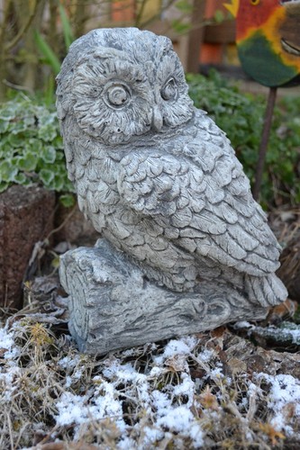 Deko-Eule aus Stein – Garte Eule auf Baumstamm - Steinguss - Gartenfigur - Bild 3 von 7