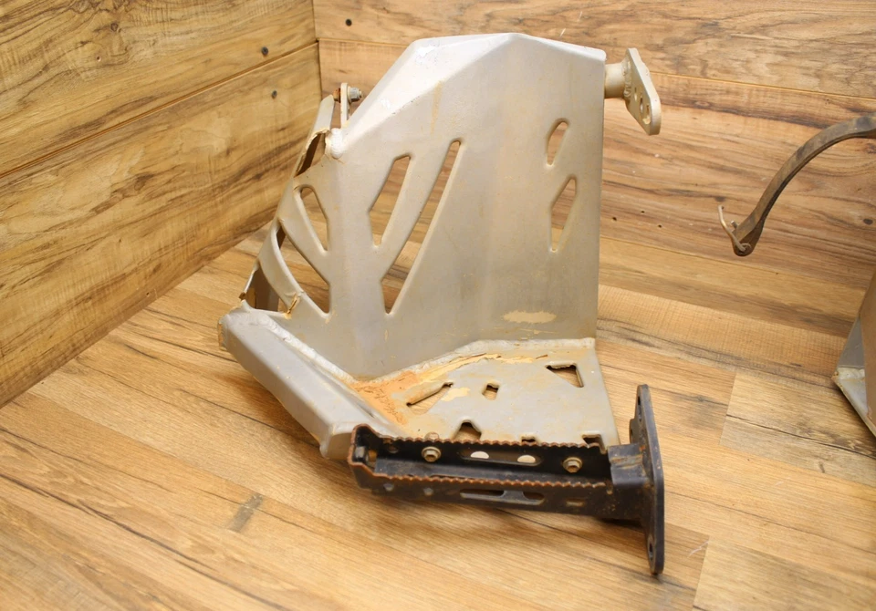 2009 09 Polaris Outlaw 525 450 Heel Guard Set Mud Guards Foot Pegs Silver Splash - Image 2 of 4