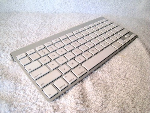 Original Apple Bluetooth Magic Keyboard Wireless - Model A1314 - Picture 3 of 8