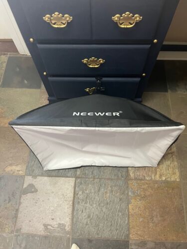 NEEWER 3-Pack LED 20"x28" 48W Dimmable Softbox Lighting Kit with Color Filter - Picture 2 of 5