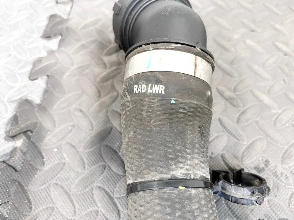 20-22 GMC SIERRA 2500 3500 HD ENGINE COOLAT OUTLET HOSE PIPE TUBE OEM - Image 4 of 4