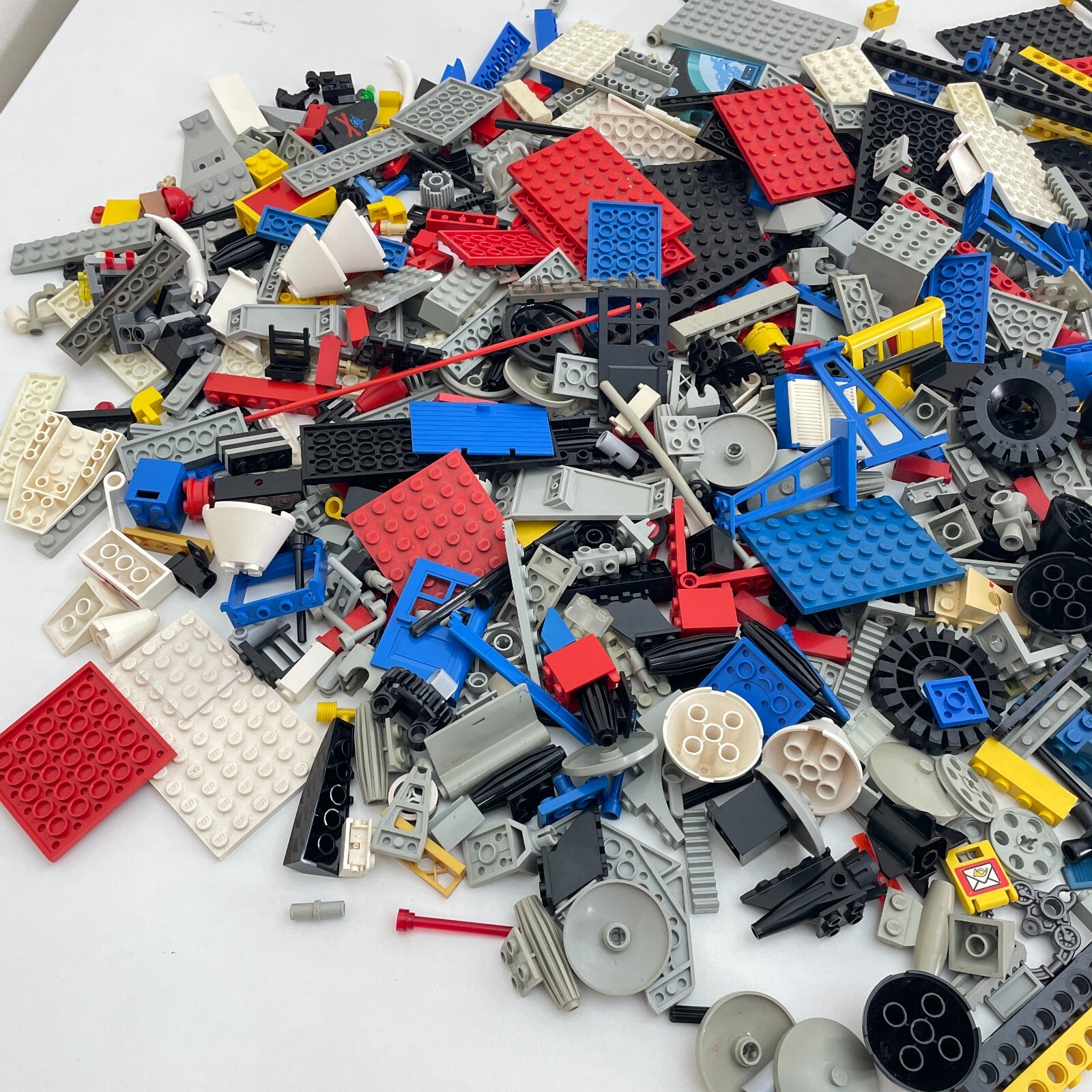 LEGO® 1.33kg - Bulk Lot - Vintage Technics & Space + - Picture 2 of 6