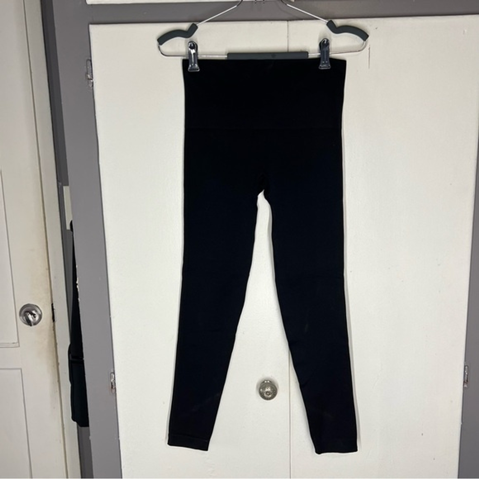 SPANX Stretch Pull On Solid Black Classic Legging… - image 1