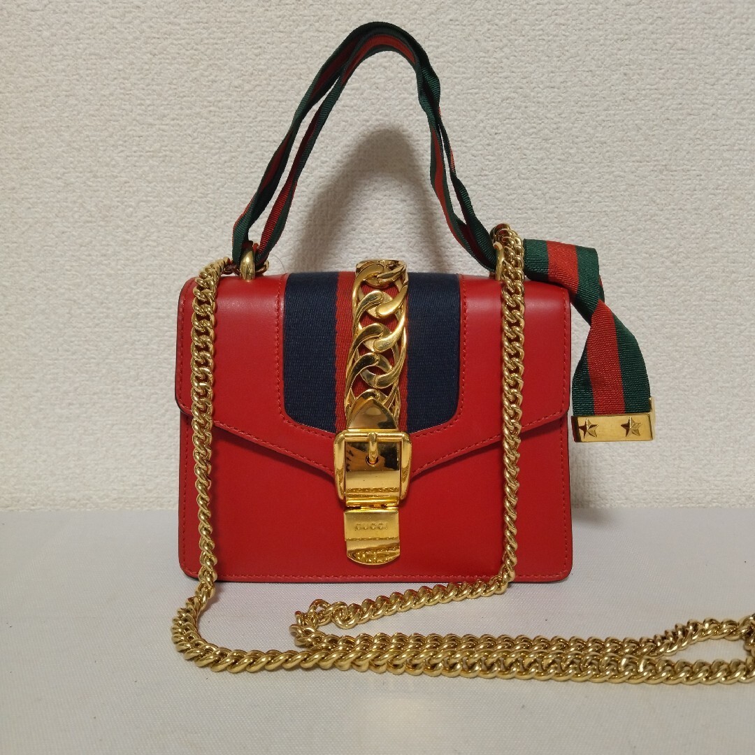 Borsa a tracolla Gucci Sylvie Sherry Line in pelle rossa con catena 431666