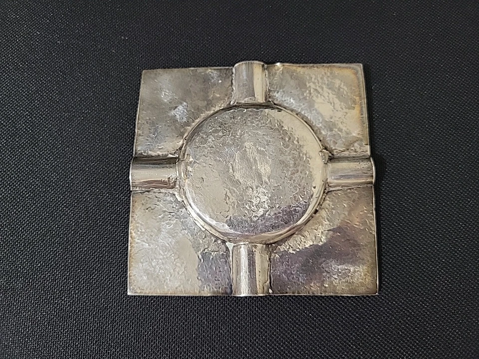 Antiguo cenicero de plata de ley martillado 4 figuras aztecas cuadrado Foto 3 de 4