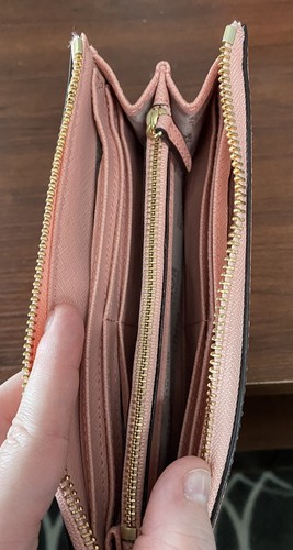 Michael Kors Light Pink Leather Wallet With Gold Hardware - Picture 4 of 4