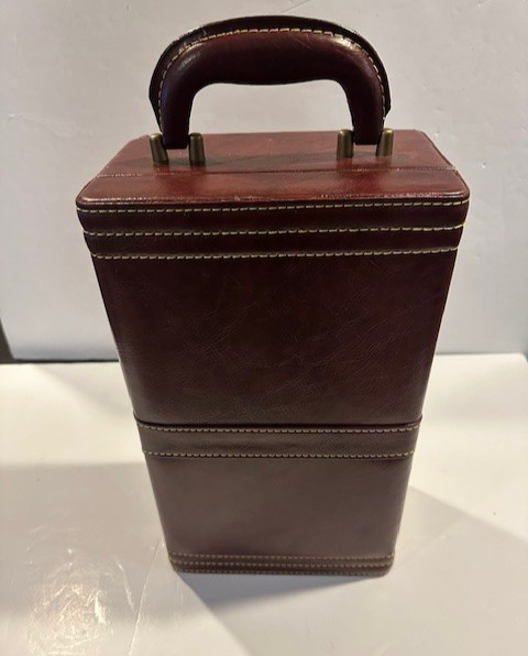 Beautiful Stitched Leather Connoisseur Wine Carrier Two Bott