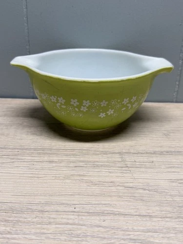 PYREX Cinderella 1.5 Pint 441 Mixing Bowl Lime Green With White Blossom Pattern