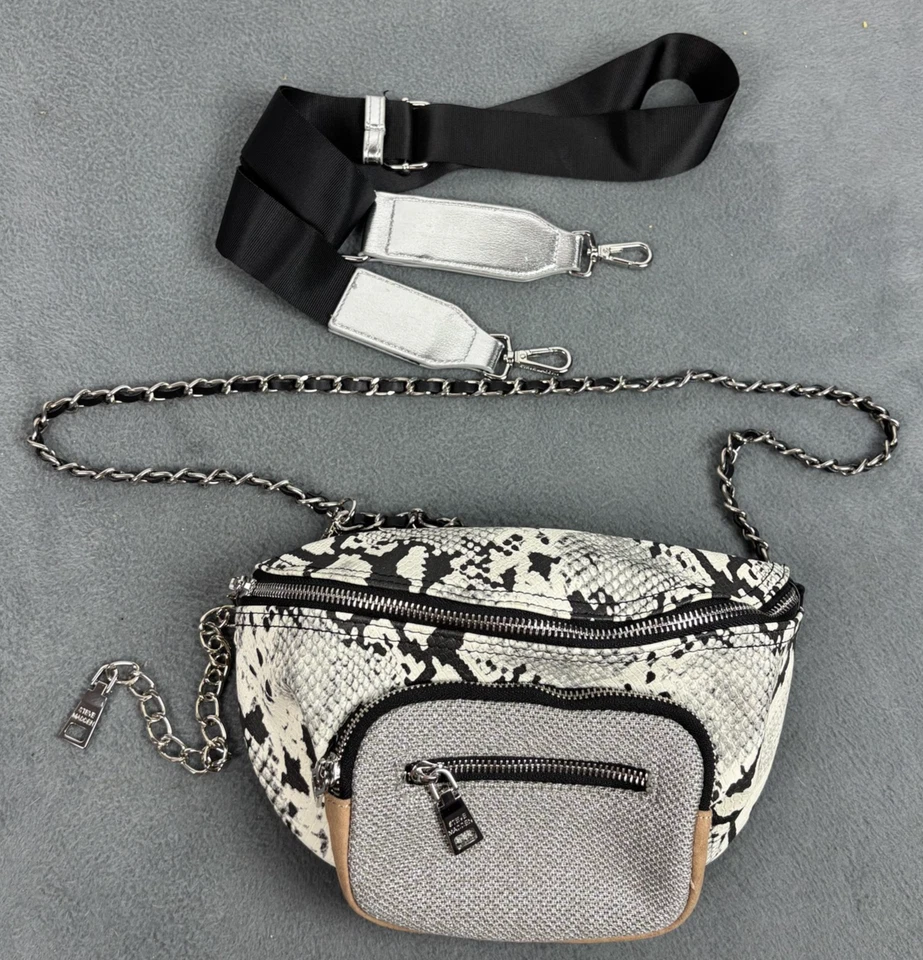 Bolsa tiracolo Steve Madden feminina preta branca pele de cobra alça corrente zíper - Imagem 3 de 4