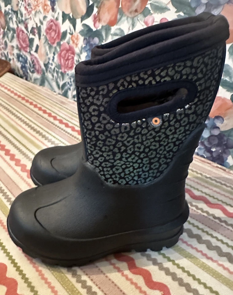 NUEVAS Botas de Lluvia Impermeables Bogs Niñas Agarre Círculo Talla US 8 Púrpura Multi Foto 3 de 4