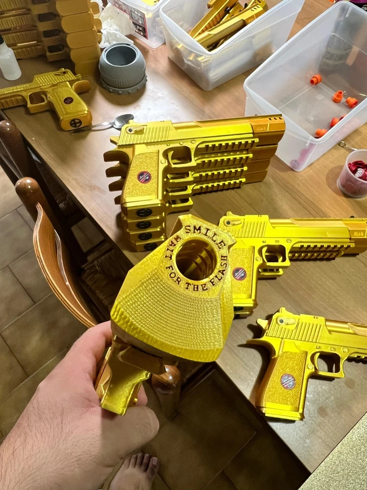 x2 Deadpool's Hand Cannon Desert Eagle Gun Toys Prop Gold Black Silver 1:1 Foto 2 de 4