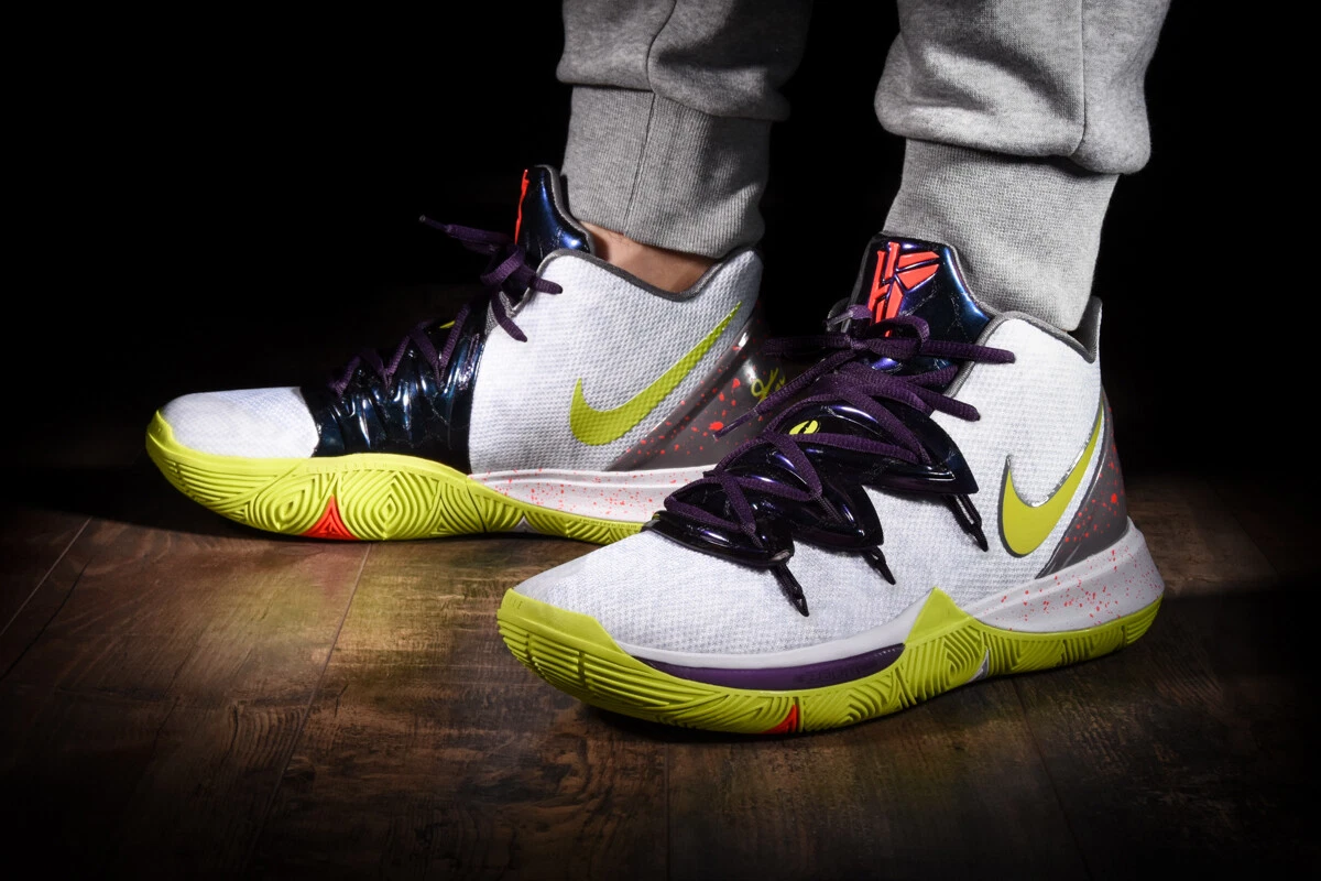 Nike Kyrie V 5 Mamba Mentality sz 10. Kobe Chaos Joker Purple