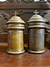 coppia antichi contenitori sacri vasetti ampolle olio santo religioso esorcismo