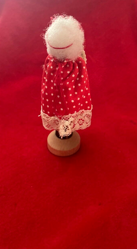 Vintage Wooden Clothes Pin Caroling Doll - Picture 3 of 10
