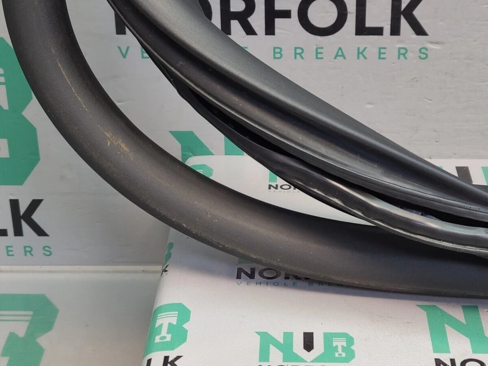 2018 Peugeot 3008 P84 Door Seal Rear Left 9811538180 - Image 3 of 4