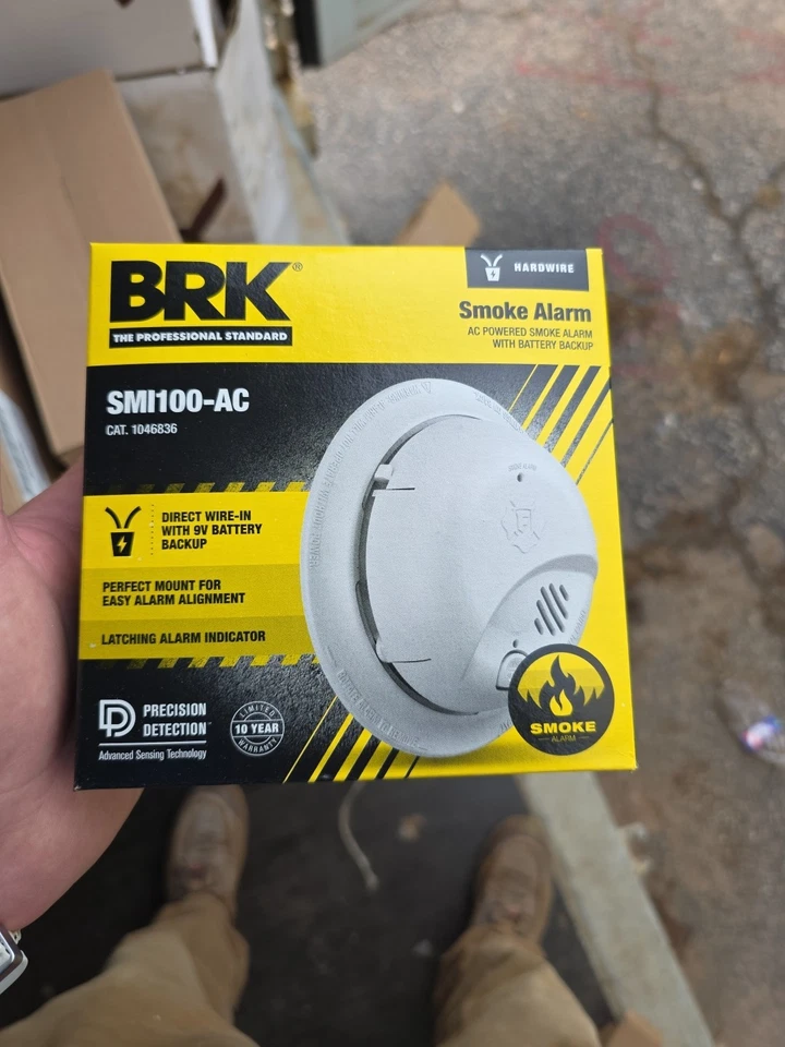 BRK Hardwire w/Battery Backup SMI100-AC Ionization Smoke Alarm O3