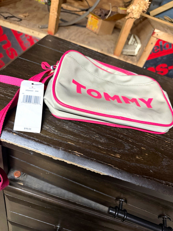 Tommy Hilfiger Makeup Bag Beige/Pink Zipper Pouch Adjustable Strap