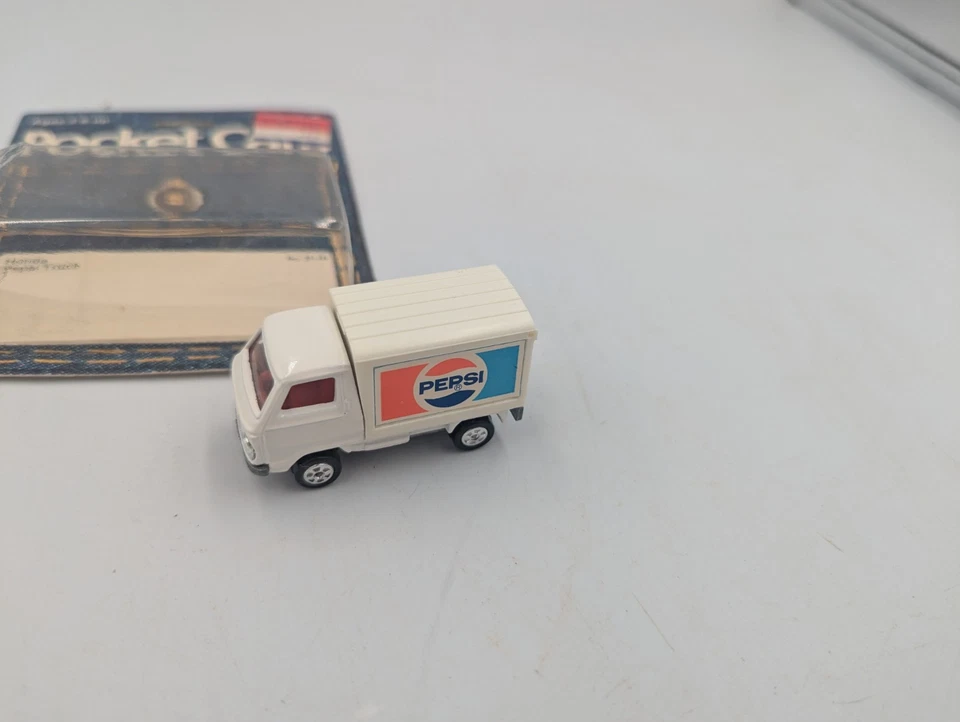 Tomy Pocket Cars Honda Pepsi Truck Tomica 1/54 Blanco 360 Hecho en Japón De colección Foto 3 de 4