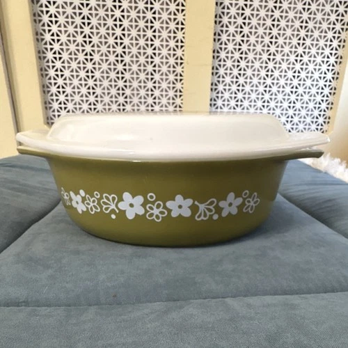 Pyrex 1 1/2 QT Green Floral Oval Glass Casserole with Lid Vintage USA