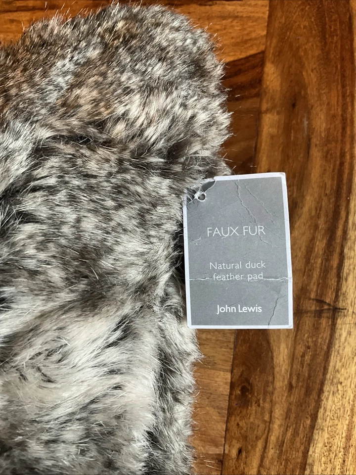 Almohadilla de plumas de pato natural de piel sintética gris John Lewis / 45x45 cm / Foto 2 de 3