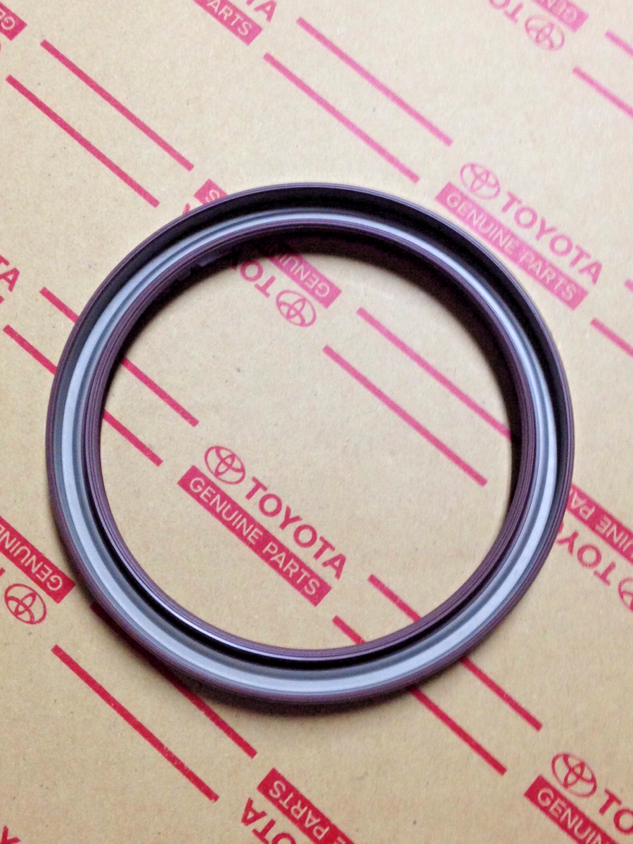 Toyota Genuine Land Cruiser Lexus LX450 Crankshaft rear main seal