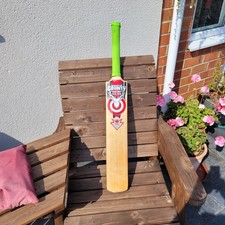Hunts County Insignia 5 Star Cricket Bat