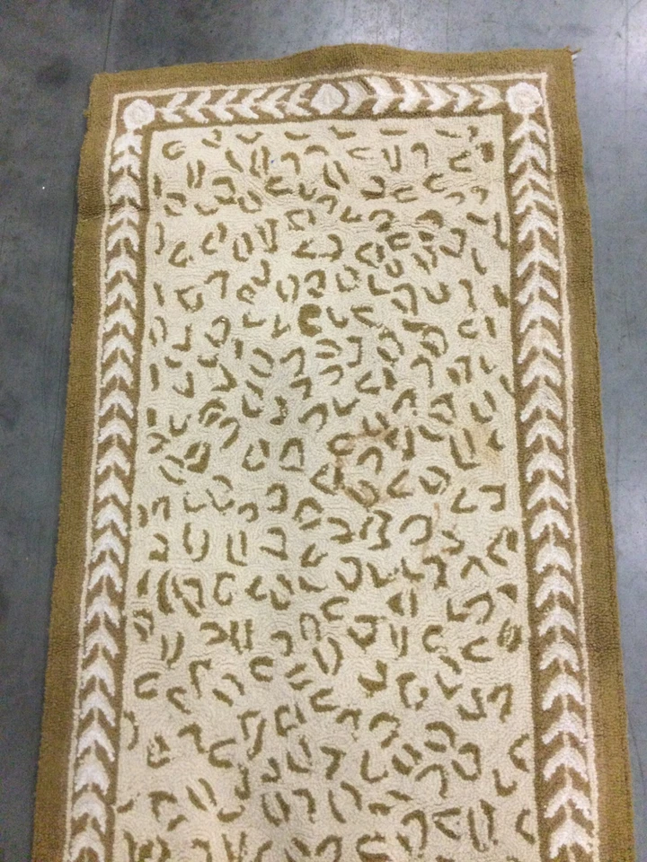 IVORY 2'-6" X 10' Flaw in Rug, Reduced Price 1172654345 HK15B-210 - Image 3 of 4