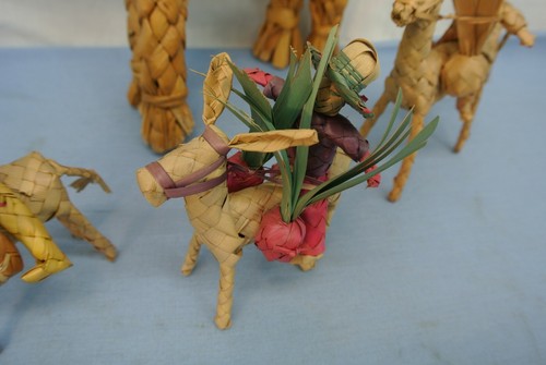 BRAIDED ZAPATA MEXICAN FOLK PALM ART BASKET WOVEN DONKEY W/ RIDER - Picture 4 of 9