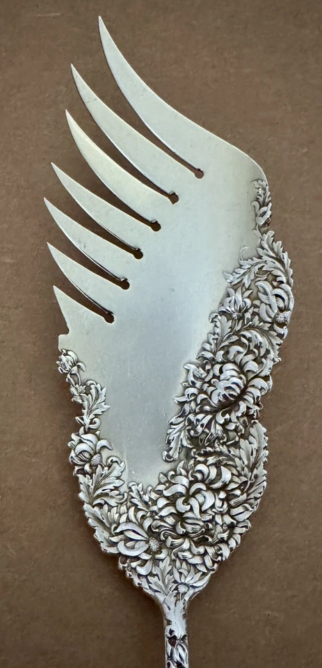 HERMOSO PAQUETE ESTERLINA DURGIN CRISANTEMO DORADO MACARRONES O SERVIDOR DE ENTRADA Foto 3 de 4