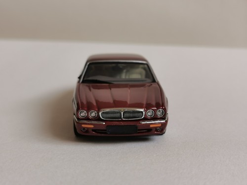 1/43 AutoArt Auto Art Jaguar XJR XJ8 XJ 8 In Maroon / Used / Unboxed - Picture 10 of 15