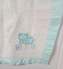 Vtg Cuddle Time Baby Blanket White Bear BABY Blocks Teal Satin Trim Acrylic USA