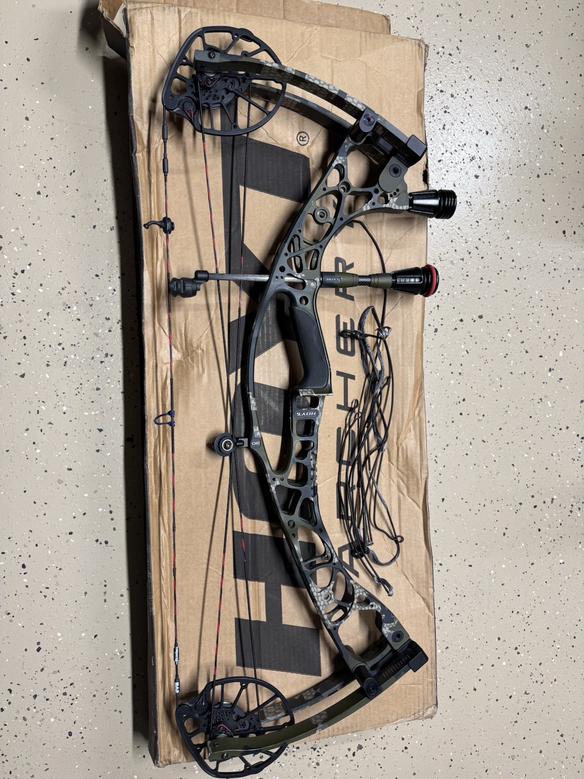 Hoyt Alpha X Compound RH, 29”, 65lb, Kuiu Verde Camo