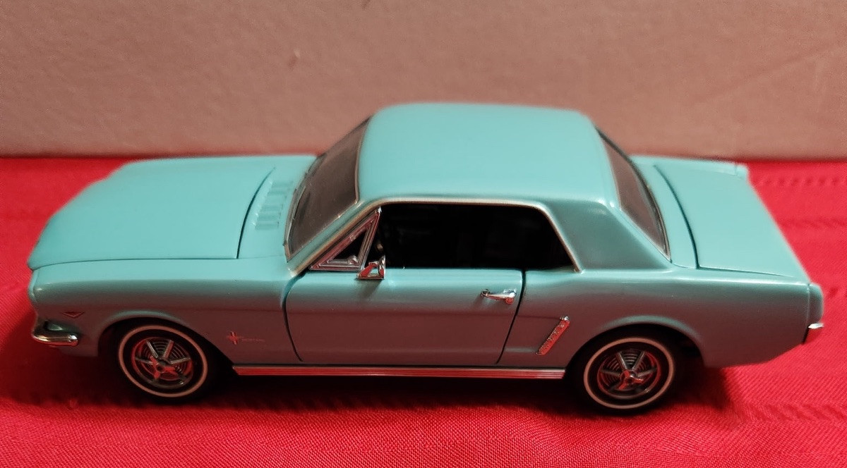 Franklin Mint 1:24 1964 1/2 Ford Mustang Hardtop 