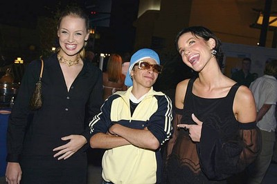 Rachel Skarsten Ashley Scott Birds of Prey with Pablo Santos Greet- Old Photo 2